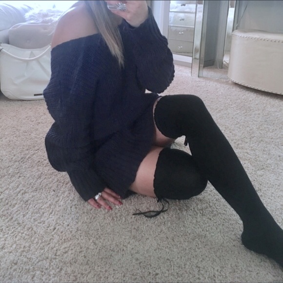 Luxurious Navy Blue Sweater - Picture 6 of 7